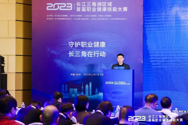 它深深地融 它深深地融